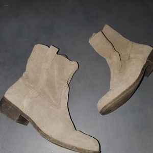 AMERICAN EAGLE BOOTIES